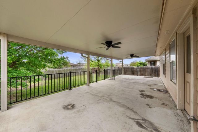 118 Camellia DR, Hutto, TX 78634
