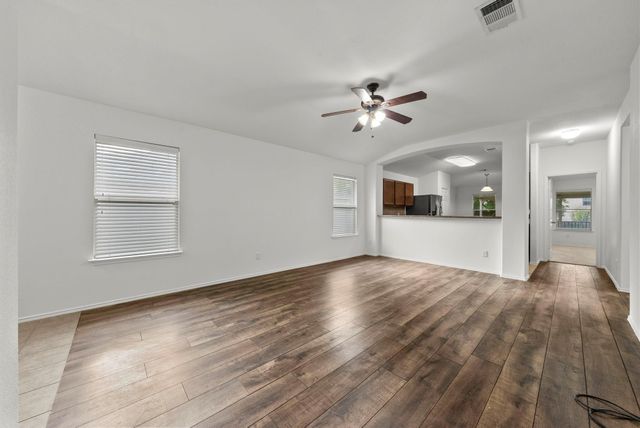 118 Camellia DR, Hutto, TX 78634