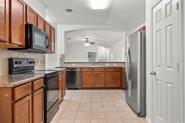 118 Camellia DR, Hutto, TX 78634