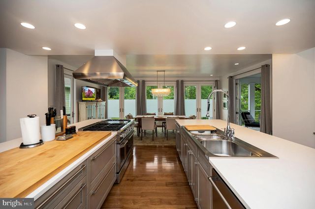 313 INGLESIDE DR, Fredericksburg, VA 22405