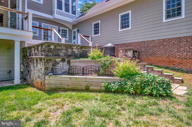 313 INGLESIDE DR, Fredericksburg, VA 22405