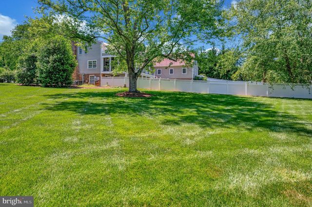 313 INGLESIDE DR, Fredericksburg, VA 22405