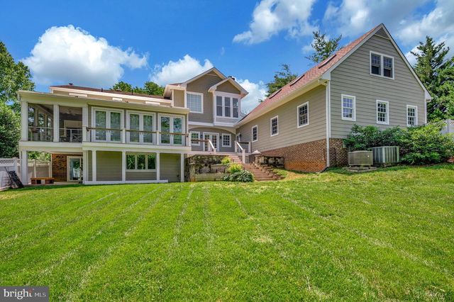 313 INGLESIDE DR, Fredericksburg, VA 22405