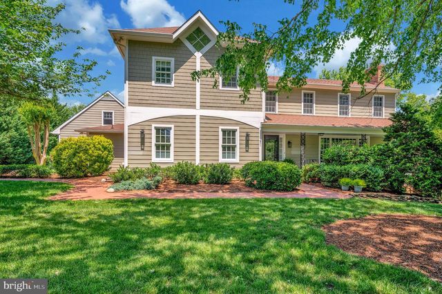 313 INGLESIDE DR, Fredericksburg, VA 22405