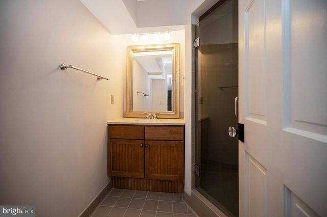 313 INGLESIDE DR, Fredericksburg, VA 22405