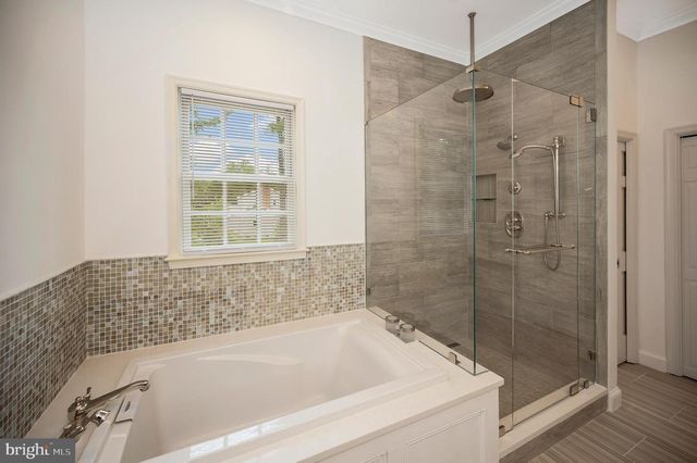 313 INGLESIDE DR, Fredericksburg, VA 22405