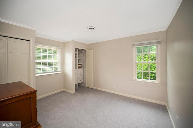 313 INGLESIDE DR, Fredericksburg, VA 22405