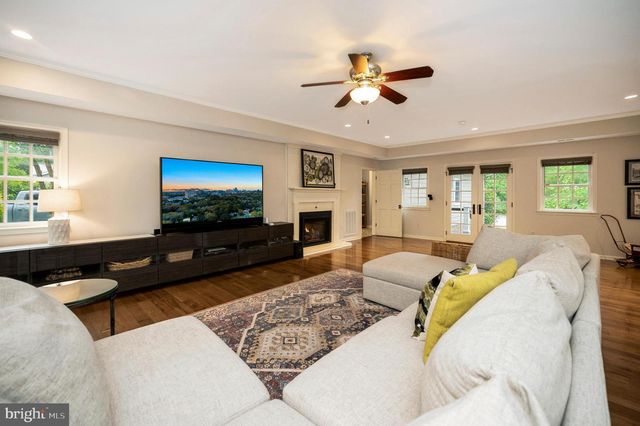 313 INGLESIDE DR, Fredericksburg, VA 22405