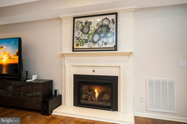 313 INGLESIDE DR, Fredericksburg, VA 22405