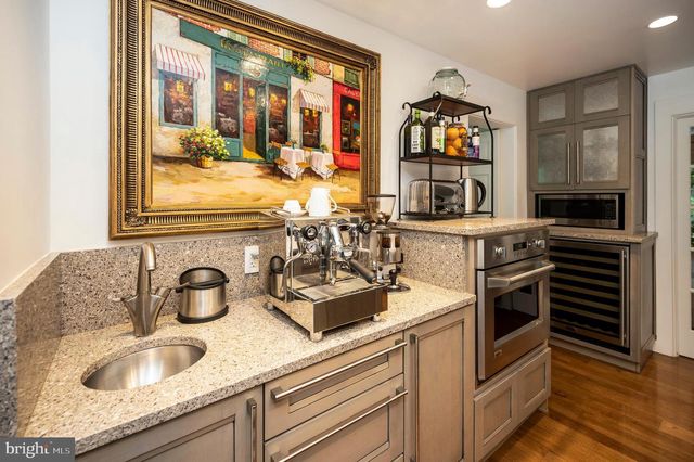313 INGLESIDE DR, Fredericksburg, VA 22405