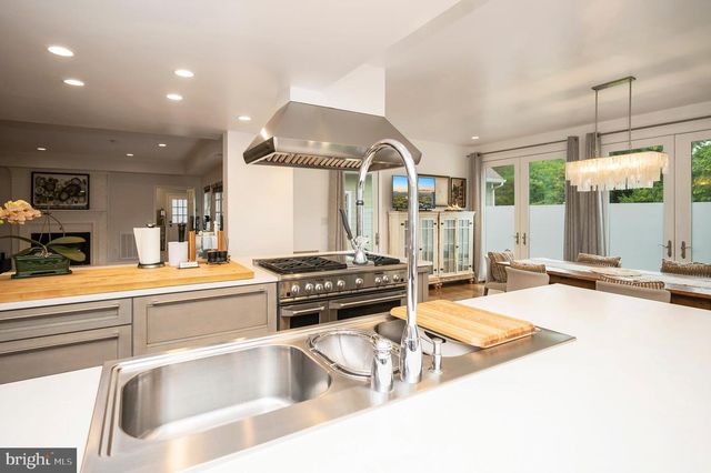 313 INGLESIDE DR, Fredericksburg, VA 22405
