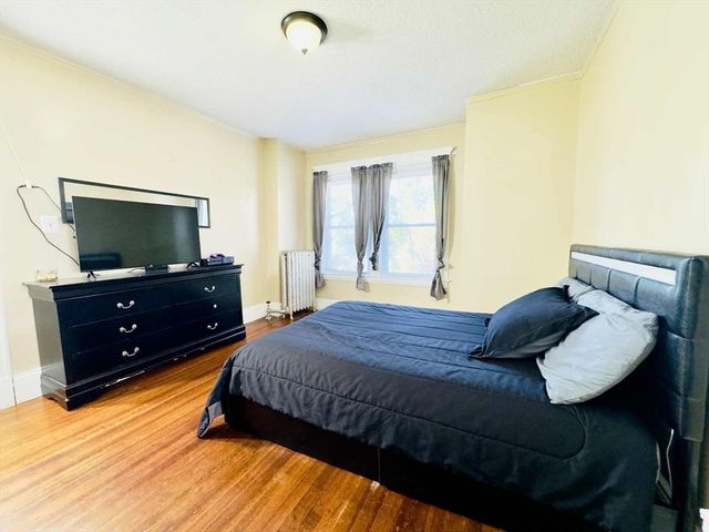 21 Herman St, Springfield, MA 01108