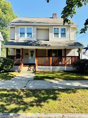 21 Herman St, Springfield, MA 01108