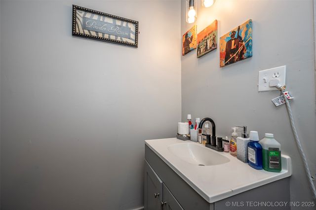 906 B Street NW, Ardmore, OK 73401