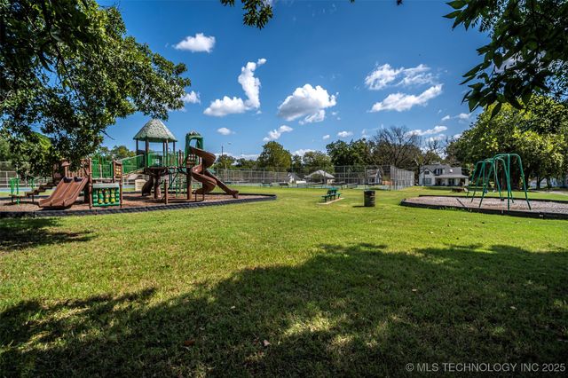 906 B Street NW, Ardmore, OK 73401