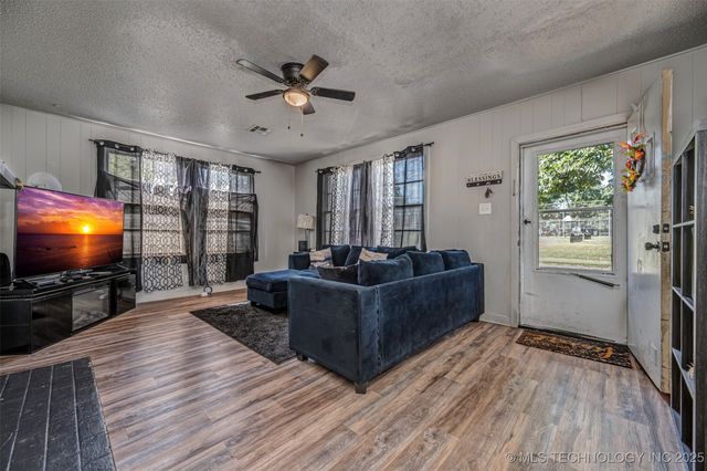 906 B Street NW, Ardmore, OK 73401