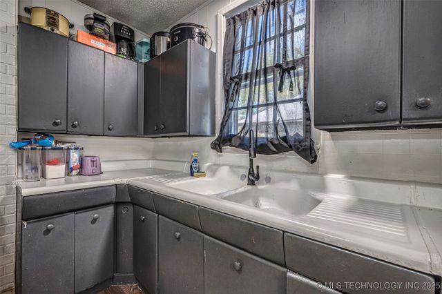 906 B Street NW, Ardmore, OK 73401