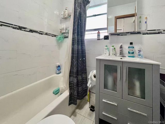 1805 Mulford Avenue, Bronx, NY 10461