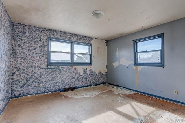 952 Twin Lakes Rd, Walsenburg, CO 81089