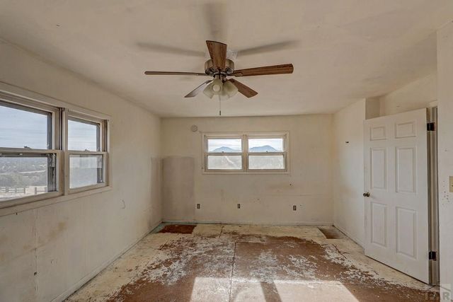 952 Twin Lakes Rd, Walsenburg, CO 81089