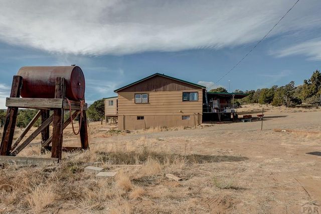 952 Twin Lakes Rd, Walsenburg, CO 81089