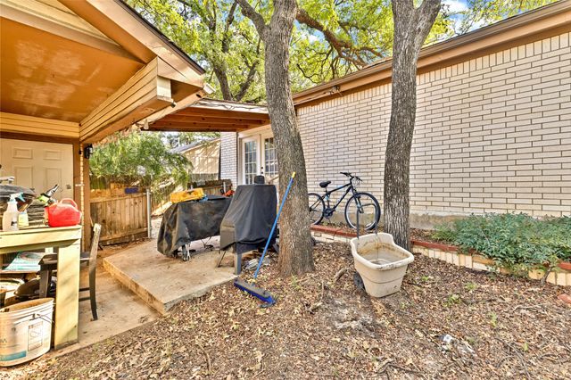 2711 N Locust Street, Denton, TX 76209