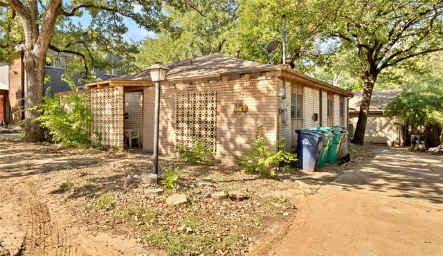 2711 N Locust Street, Denton, TX 76209