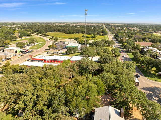 2711 N Locust Street, Denton, TX 76209