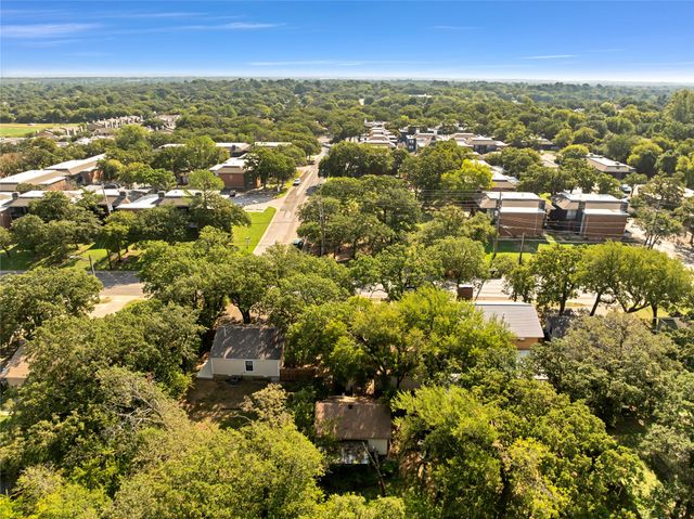 2711 N Locust Street, Denton, TX 76209