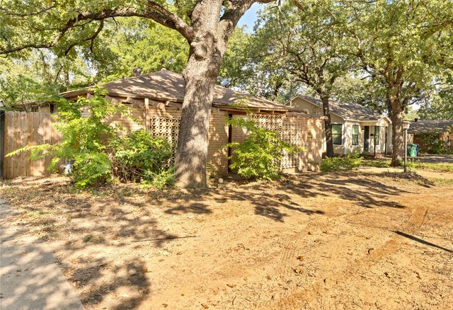 2711 N Locust Street, Denton, TX 76209