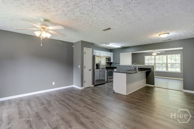 402 Sterling Creek Drive, Richmond Hill, GA 31324