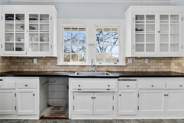 206 S Avenue B, Wortham, TX 76693