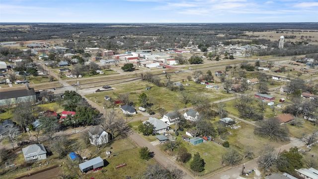 206 S Avenue B, Wortham, TX 76693