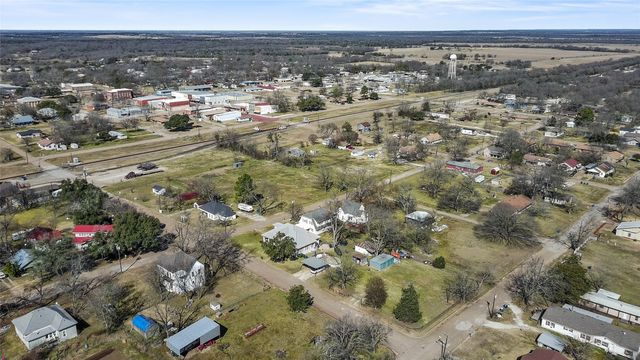 206 S Avenue B, Wortham, TX 76693