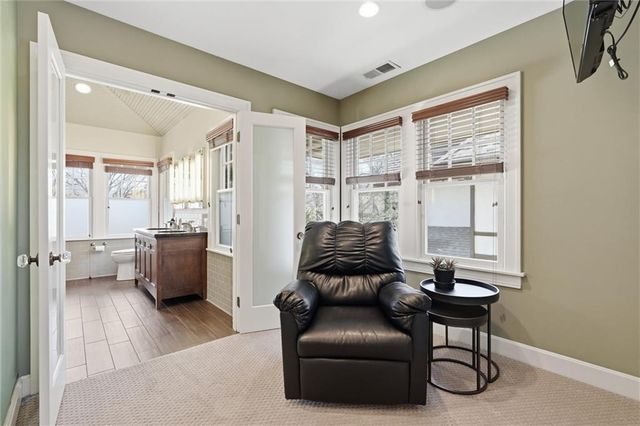 5825 McGee Street, Kansas City, MO 64113