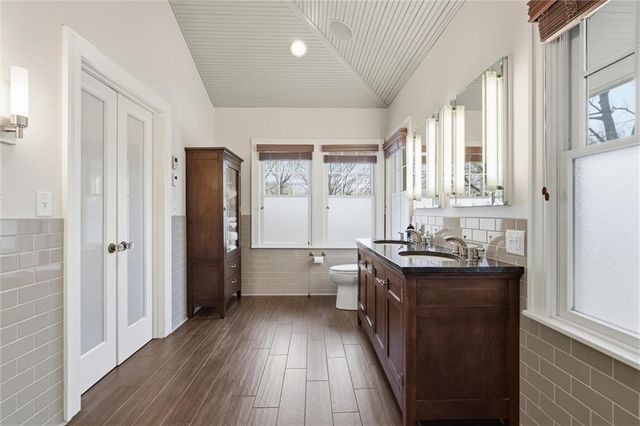 5825 McGee Street, Kansas City, MO 64113