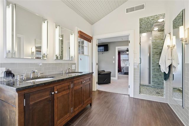 5825 McGee Street, Kansas City, MO 64113