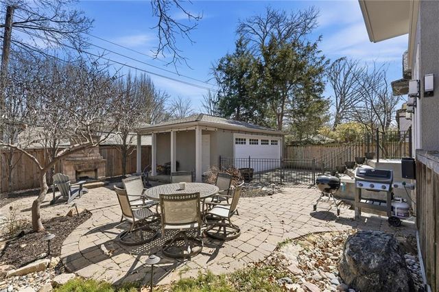 5825 McGee Street, Kansas City, MO 64113