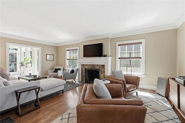 5825 McGee Street, Kansas City, MO 64113