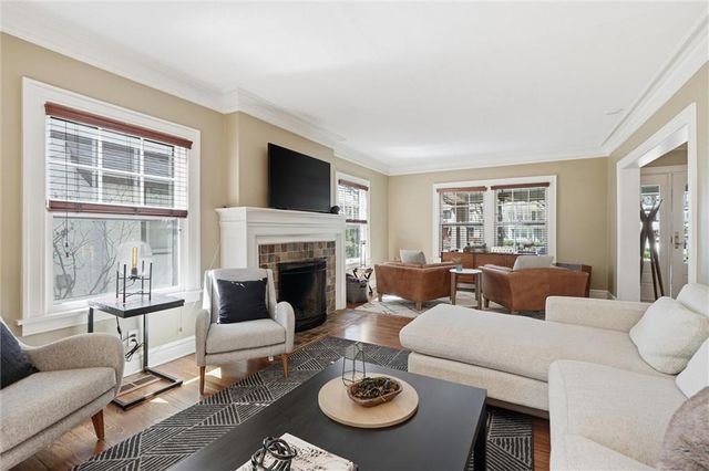 5825 McGee Street, Kansas City, MO 64113