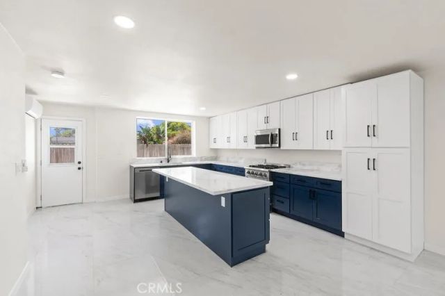 1580 san bernardino, Costa Mesa, CA 92627
