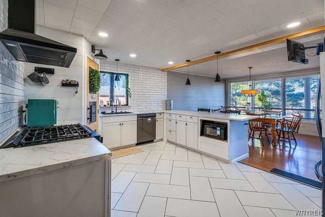 273 Reserve Road, West Seneca, NY 14224