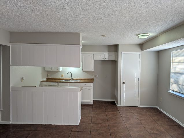 5608 Burton Avenue, Fort Worth, TX 76119