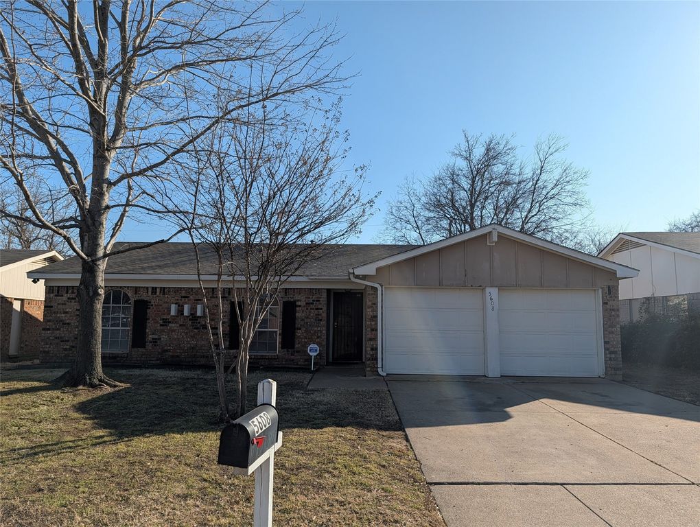 5608 Burton Avenue, Fort Worth, TX 76119