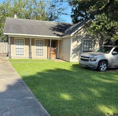 11127 Village Green Dr, Greenwell Springs, LA 70739