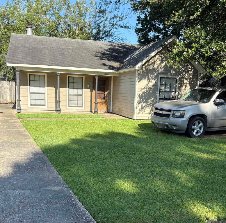11127 Village Green Dr, Greenwell Springs, LA 70739