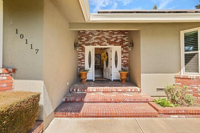 10117 Del Almendra Dr, Oakdale, CA 95361