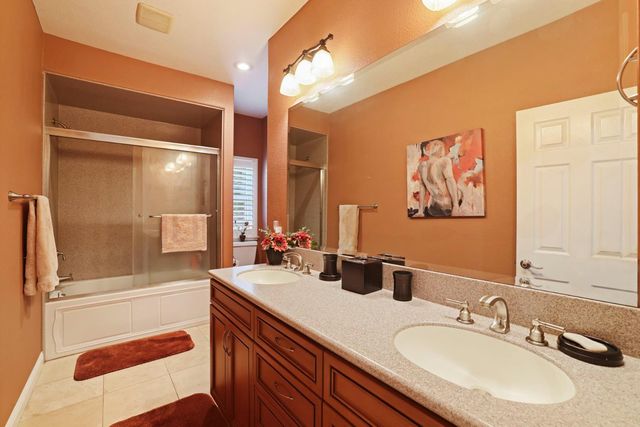 10117 Del Almendra Dr, Oakdale, CA 95361
