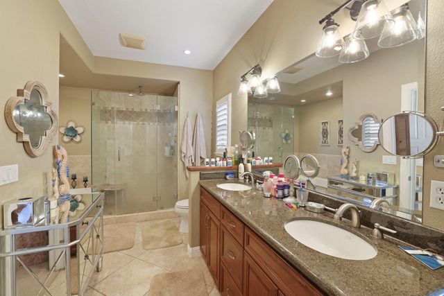 10117 Del Almendra Dr, Oakdale, CA 95361