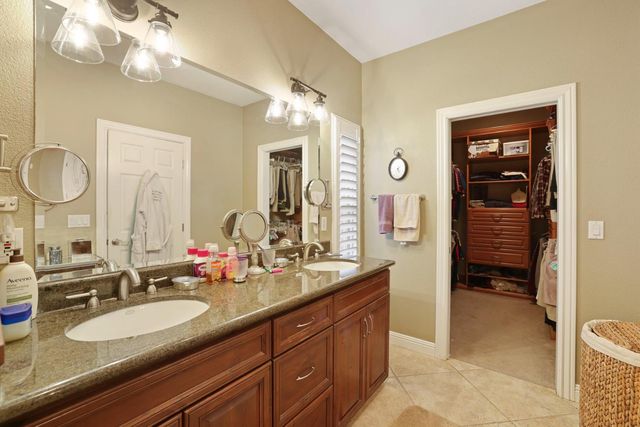 10117 Del Almendra Dr, Oakdale, CA 95361